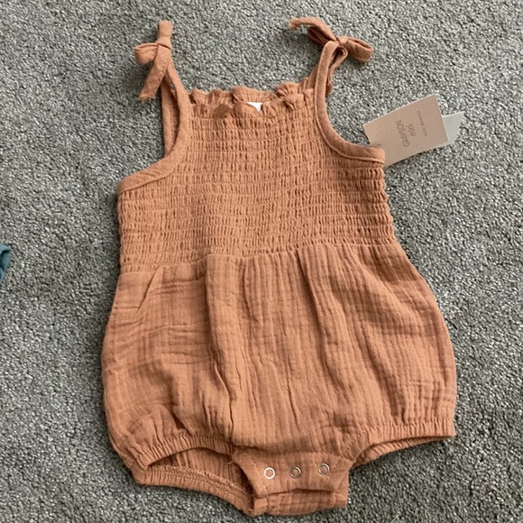 Grayson Mini shoulder tie romper and shoulder tie 2 piece - Picture 3 of 7